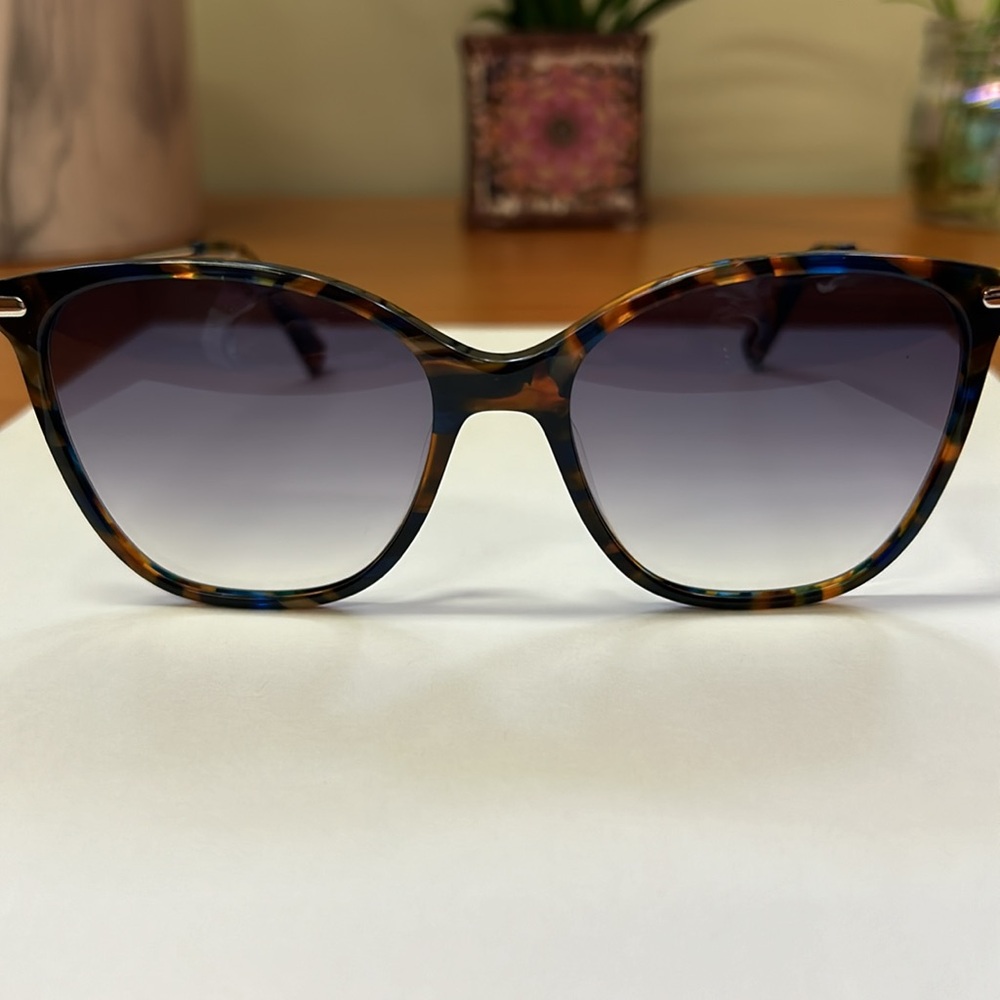 Longchamp LO660S Sunglasses
434 - Pearly Blue Havana